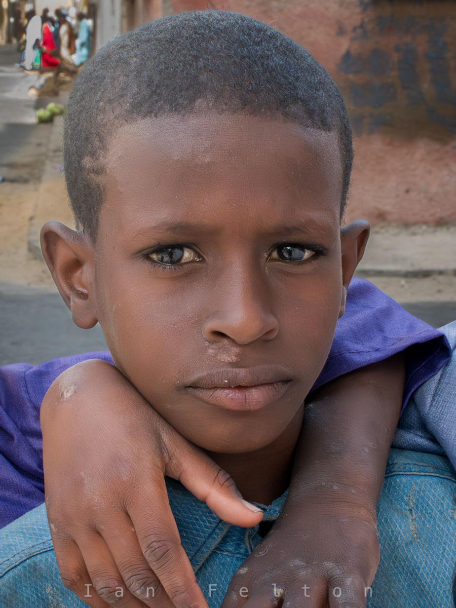 A young boy playing with friends in Saint-Louis