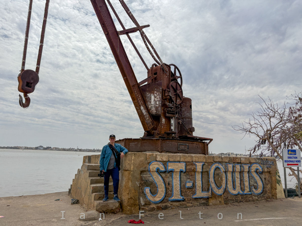 The abandoned crane at the port of Saint-Louis
